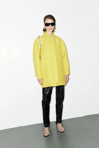 Look 16